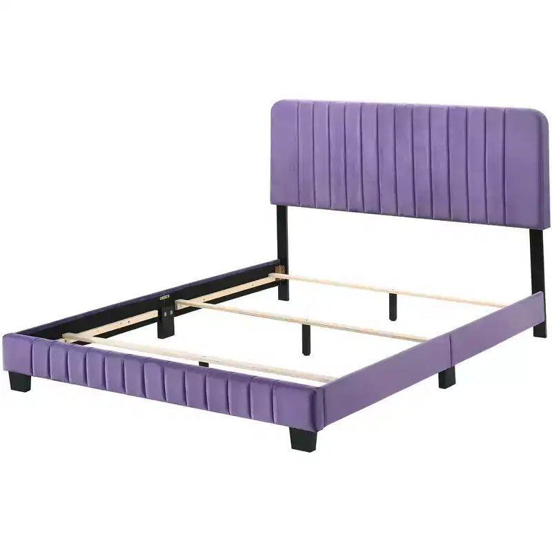 Letto a pannello queen trapuntato a canali in velluto Lodi di Passion Furniture