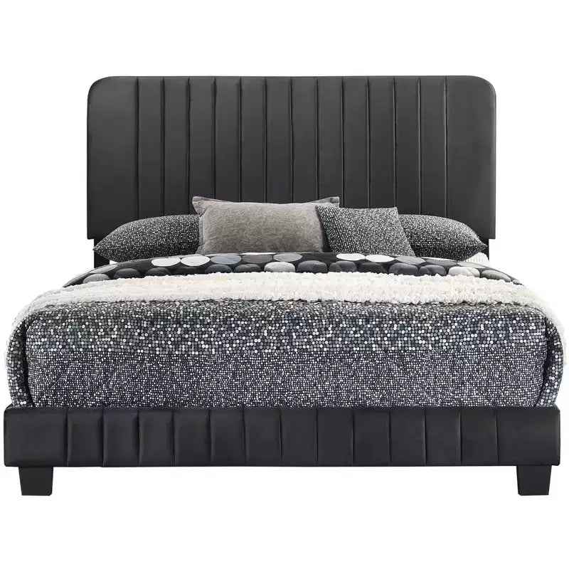 Letto a pannello queen trapuntato a canali in velluto Lodi di Passion Furniture