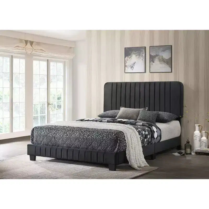 Letto a pannello queen trapuntato a canali in velluto Lodi di Passion Furniture