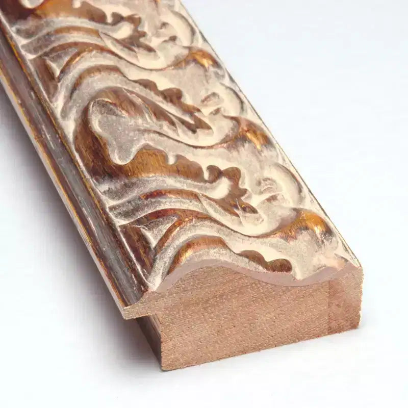 Specchio da Parete con Cornice in Legno Dorato Smussato Amanti Art Fiorentino