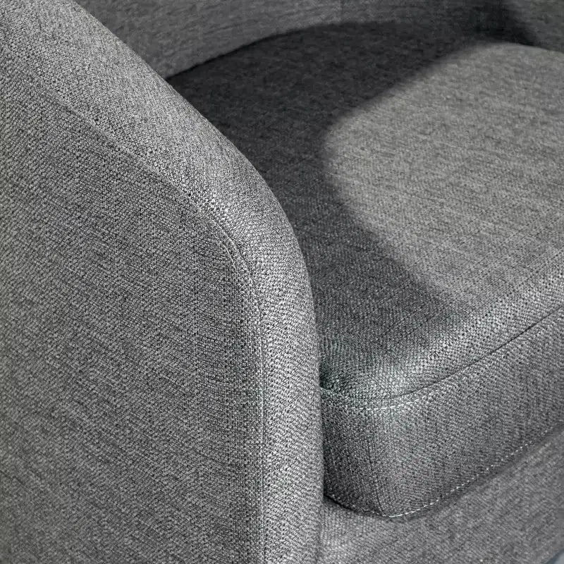 Poltrona a botte imbottita in stile Club Merrick Lane con braccioli inclinati e base girevole a 360 gradi, rivestita in vinile