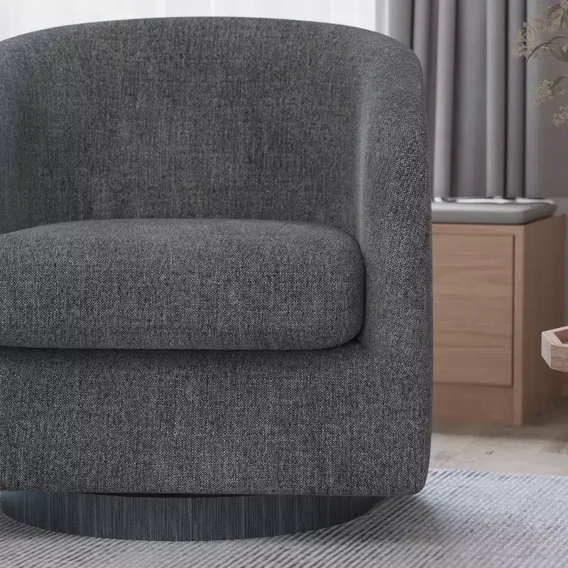 Poltrona a botte imbottita in stile Club Merrick Lane con braccioli inclinati e base girevole a 360 gradi, rivestita in vinile