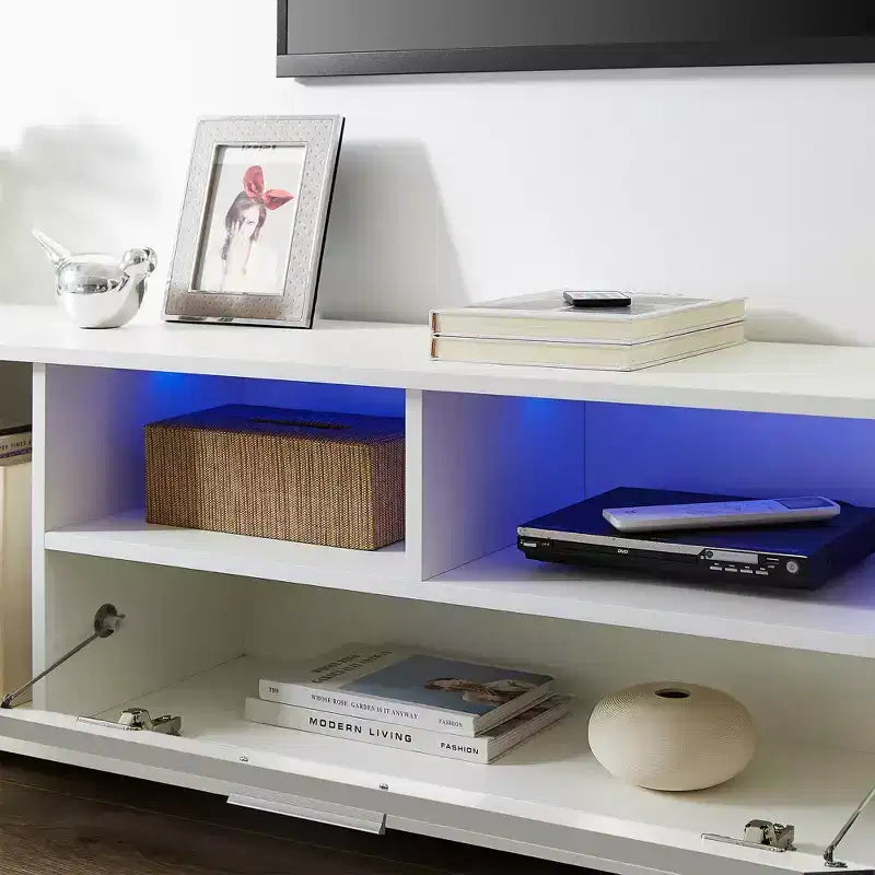 Mobile TV elegante da 62,99 pollici con striscia luminosa a LED, scomparti aperti e maniglia in metallo, centro multimediale per TV da 69 pollici 4W - ModernLuxe