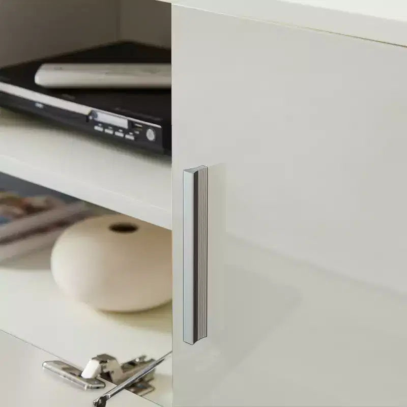 Mobile TV elegante da 62,99 pollici con striscia luminosa a LED, scomparti aperti e maniglia in metallo, centro multimediale per TV da 69 pollici 4W - ModernLuxe